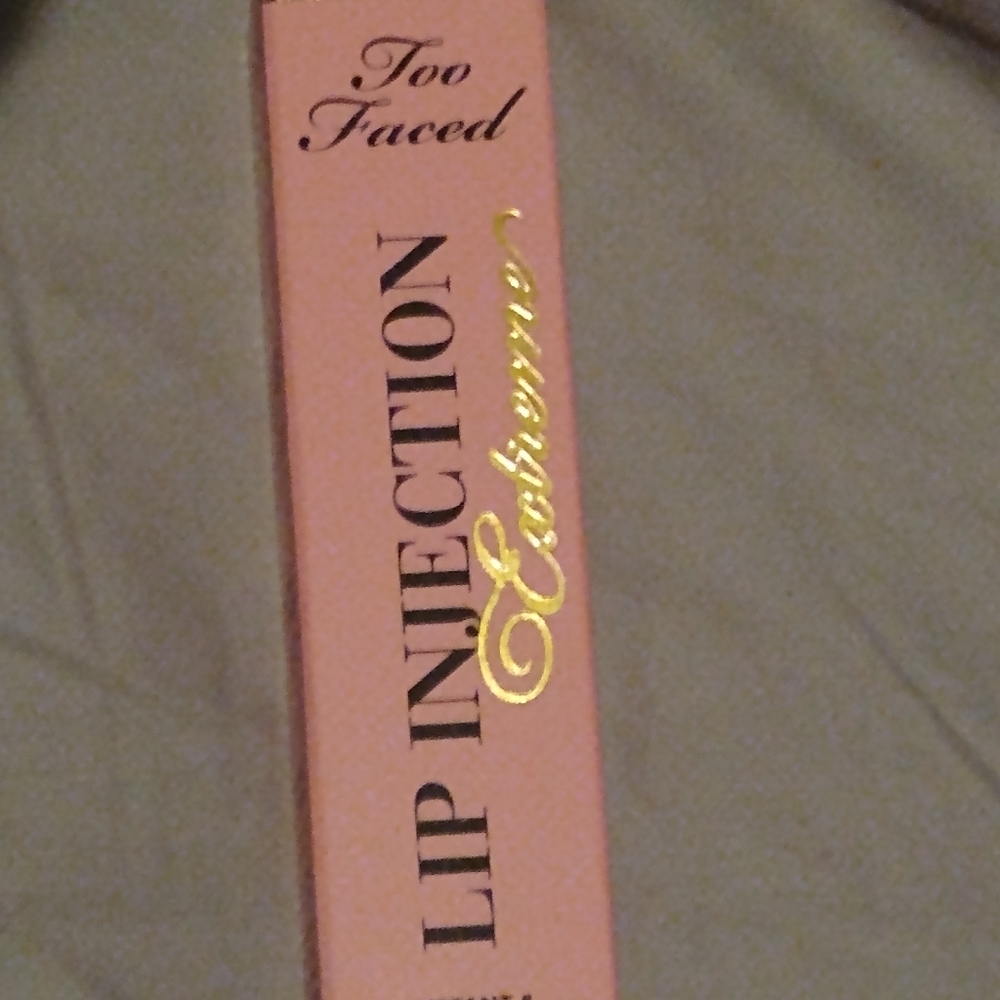 TOO FACED LIP INJECTION EXTREME